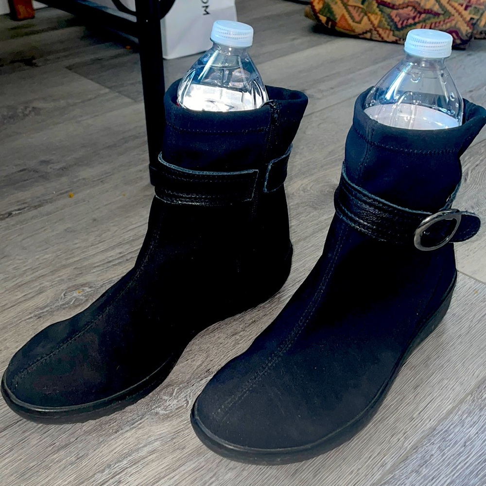 Mephisto GORE-TEX Boots (Women’s Shoes) in Black - size 9 Goretex Air-Jet